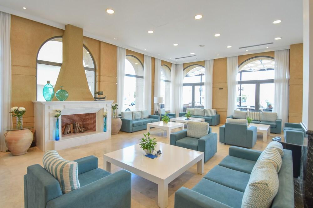 Ibiscus Hotel 4*